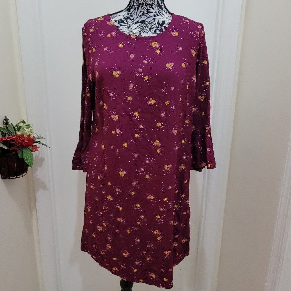 Old navy floral shift dress bell sleeves sz M crew neck keyhole to the b…
